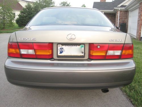 1997 Lexus ES300 Base Sedan 4-Door 3.0L Super Clean Very Good Condition, image 8