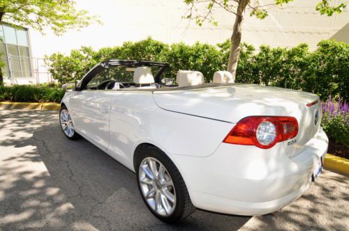 2011 Volkswagen Eos Lux Convertible 2-Door 2.0L, image 4