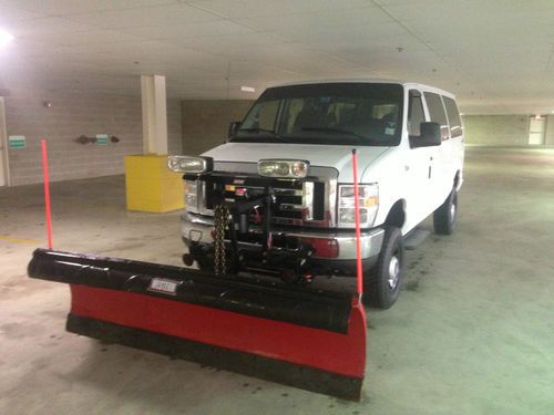 2008 ford e-350 4 wheel drive van with a plow only 81,000 miles