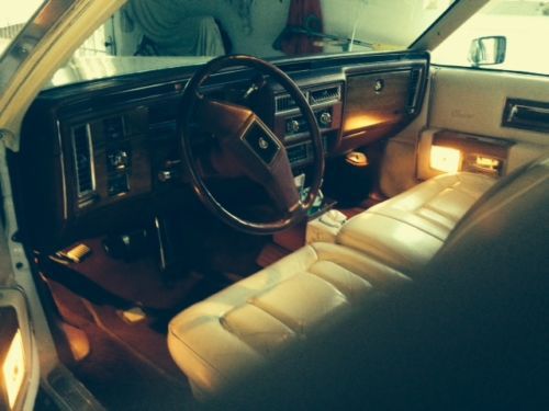 1981 fleetwood braugham cadillac sunroof white burgandy carpet immaculate