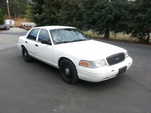 2007 Ford Crown Victoria Police Interceptor Sedan 4-Door 4.6L, image 2