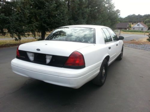 2007 Ford Crown Victoria Police Interceptor Sedan 4-Door 4.6L, image 3