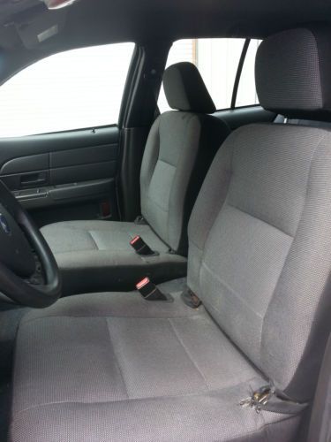 2007 Ford Crown Victoria Police Interceptor Sedan 4-Door 4.6L, image 6