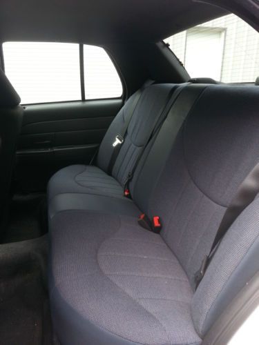 2007 Ford Crown Victoria Police Interceptor Sedan 4-Door 4.6L, image 7