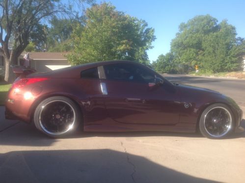 Custom 2006 350z in excellent shape inside and out, only 13,187 miles!