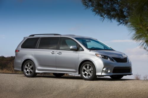 2012 toyota sienna se 8-passenger