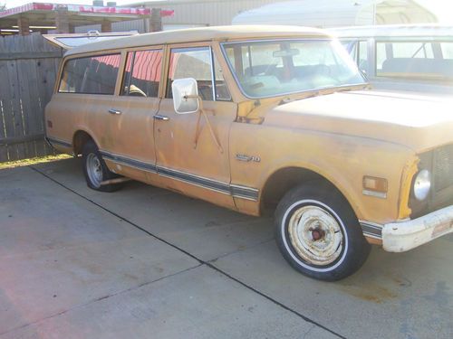 1971 chevrolet suburban  w / 1971 parts suburban