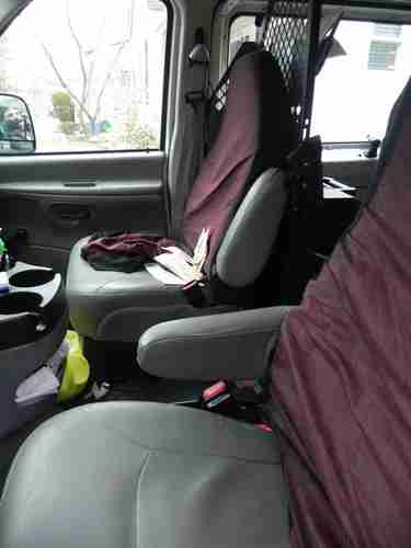 2006 Ford E-250 Van LOW MILES, image 2
