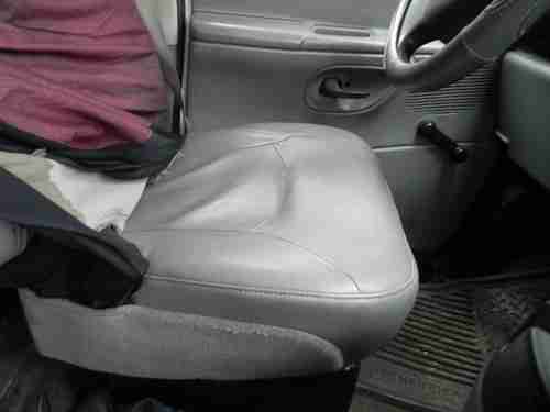 2006 Ford E-250 Van LOW MILES, image 3