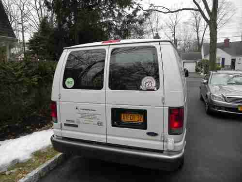 2006 Ford E-250 Van LOW MILES, image 13