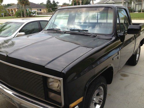 Chevy pick up short bed c-10 nice!!!