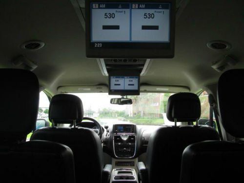2011 chrysler town & country touring-l