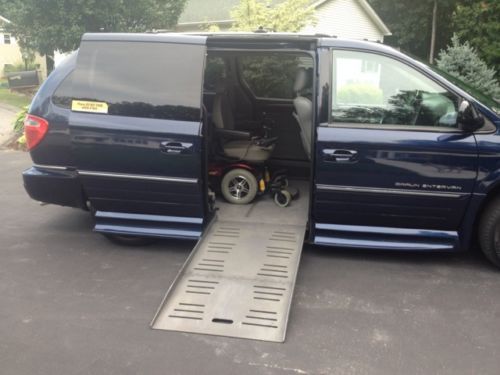Handicap van - conversion by braunability chrysler town and country 2005 le ****