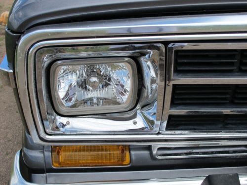 1989 Jeep Grand Wagoneer 88K ACTUAL miles restored in 2009, image 9