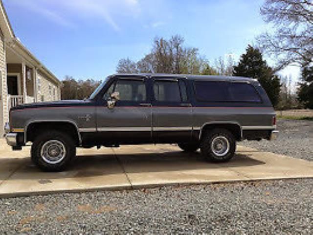 Chevrolet suburban base sport utility 4-door