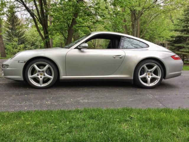 Porsche 911 carrera 4 coupe 2-door