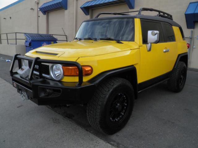 Toyota fj cruiser base sport utility 4-door