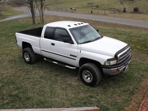 * 2000 dodge ram 2500 cummins diesel 4x4 new batteries new starter newer tires *