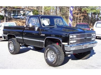 Sharp-slick-black-7.4l-southern-short-bed-auto-lift-chevrolet-silverado-4wd-gem