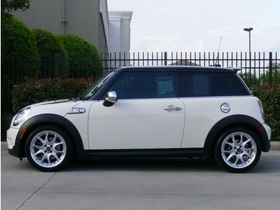 Low miles cooper s hardtop coupe cd player moon roof home link rear sensors