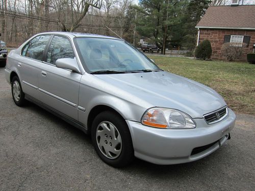 Honda civic ex 1996 auto low mileage minor body damage runs well!