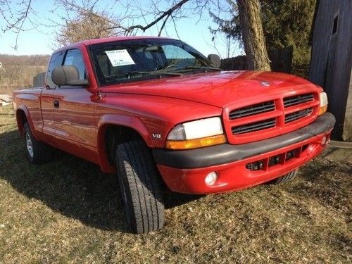 Extended cab 4wd with keyless entry, electric seats and windows.