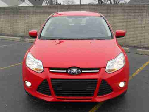 2012 Ford Focus SE Hatchback 4-Door 2.0L LOOKS AND DRIVES LIKE NEW, image 2