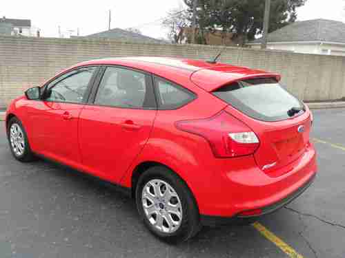 2012 Ford Focus SE Hatchback 4-Door 2.0L LOOKS AND DRIVES LIKE NEW, image 4