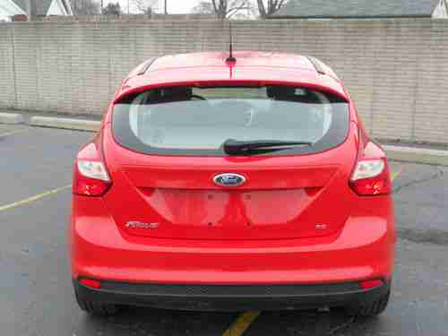 2012 Ford Focus SE Hatchback 4-Door 2.0L LOOKS AND DRIVES LIKE NEW, image 5