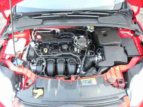 2012 Ford Focus SE Hatchback 4-Door 2.0L LOOKS AND DRIVES LIKE NEW, image 11