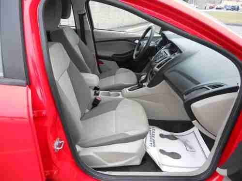 2012 Ford Focus SE Hatchback 4-Door 2.0L LOOKS AND DRIVES LIKE NEW, image 13