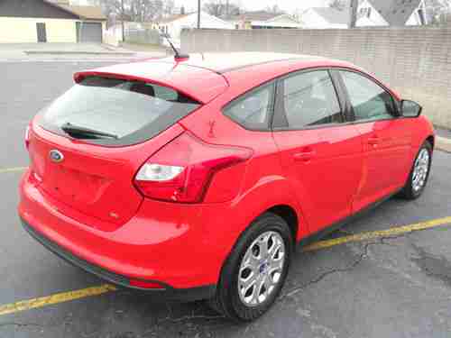 2012 Ford Focus SE Hatchback 4-Door 2.0L LOOKS AND DRIVES LIKE NEW, image 14