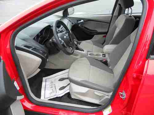 2012 Ford Focus SE Hatchback 4-Door 2.0L LOOKS AND DRIVES LIKE NEW, image 15