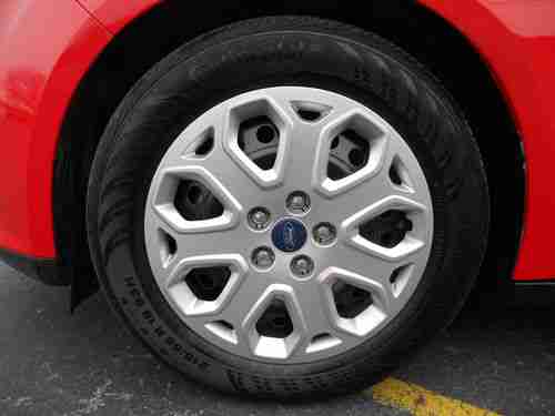 2012 Ford Focus SE Hatchback 4-Door 2.0L LOOKS AND DRIVES LIKE NEW, image 16