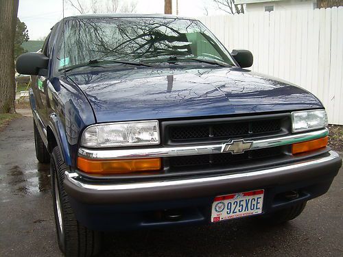 2000 chevrolet s10 4.3  4x4  auto  clean!