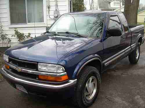 2000 Chevrolet S10 4.3  4x4  auto  CLEAN!, image 2