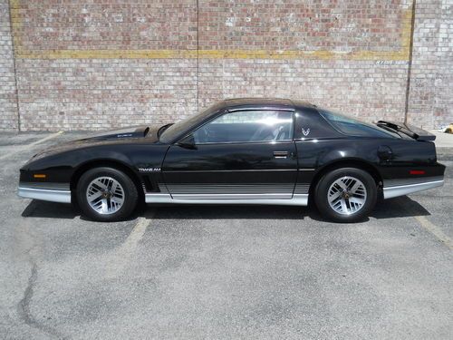 !984 pontiac  trans am mint condition. national winner !!!!!!!