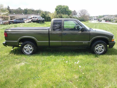 01' chevy s-10 ls*4-wheel drive*very clean*