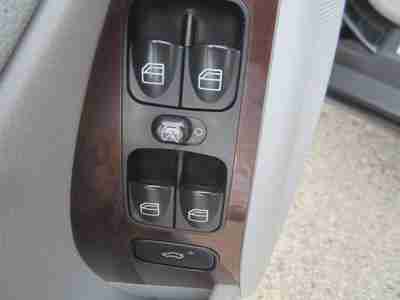 C240 4MATIC 2.6L AWD Black Light Grey Leather Sunroof Smoke free One owner, image 13