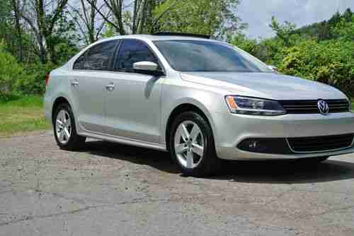 2011 Jetta TDI SEL, 6 Speed, NAV, only 9K miles, 1 owner, LOOK!!!!, image 3
