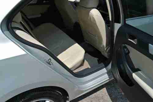2011 Jetta TDI SEL, 6 Speed, NAV, only 9K miles, 1 owner, LOOK!!!!, image 16