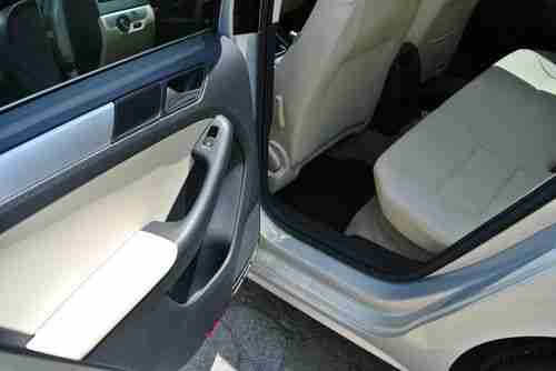 2011 Jetta TDI SEL, 6 Speed, NAV, only 9K miles, 1 owner, LOOK!!!!, image 18