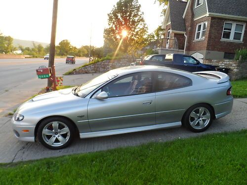 Silver pontiac gto ls2 2006