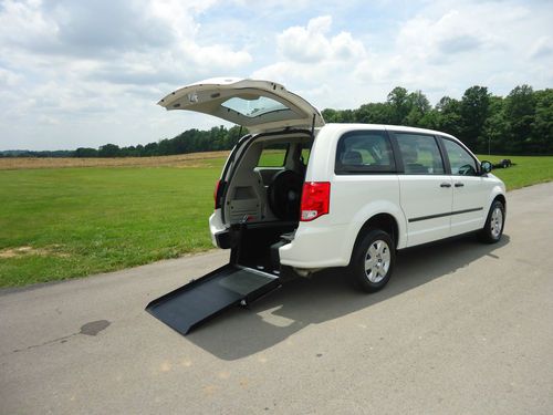 2011 dodge grand caravan wheelchair/handicap ramp van rear entry conversion