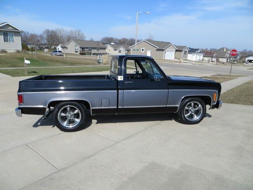 1975 chevy c-10 frame off, rust free, custom truck.