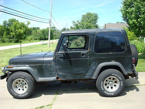 1995 jeep wrangler,five speed stick,4wheel hi/lo,hard top,