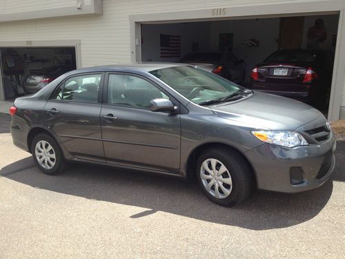 2011 toyota corolla le-4 dr. sedan-gray-at-smells new-17800 mi.!!