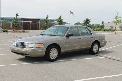 2004 ford crown victoria police interceptor sedan 4-door 4.6l