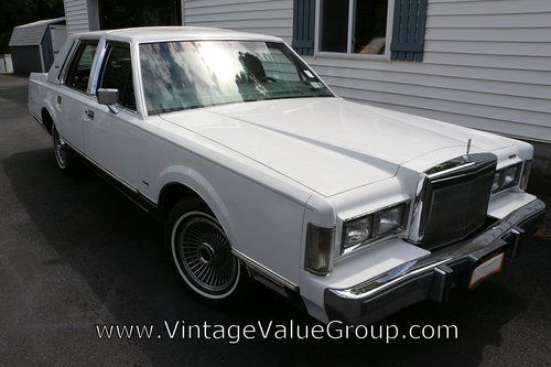 1988 lincoln town car-signature series