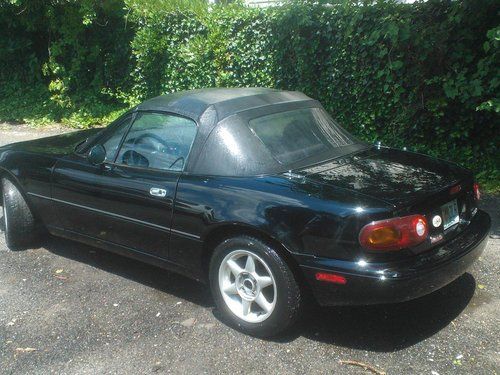 1995 Mazda Miata Base Convertible 2-Door 1.8L, image 2